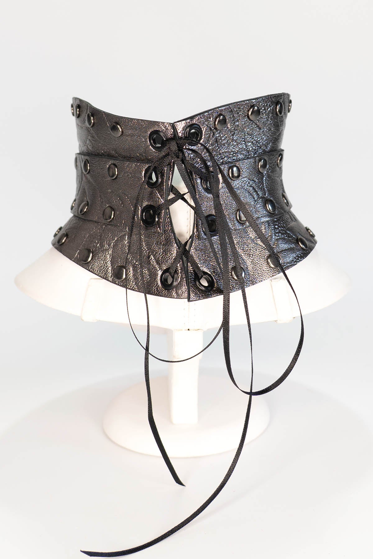 Dark Silver Leather Love Trap Posture Collar