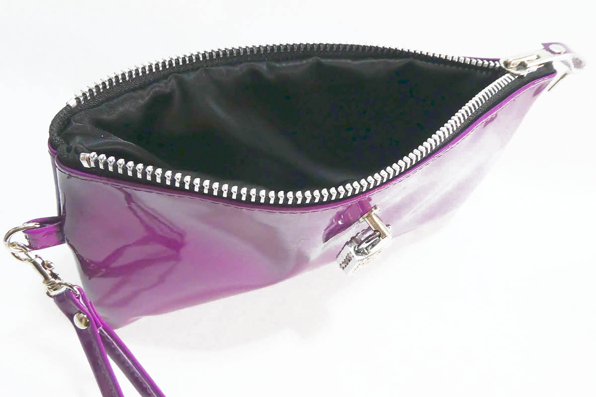 Clutch bag w/ padlock in Gloss PVC