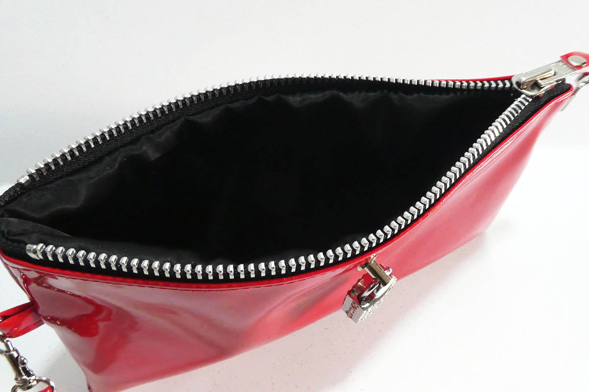 Clutch bag w/ padlock in Gloss PVC