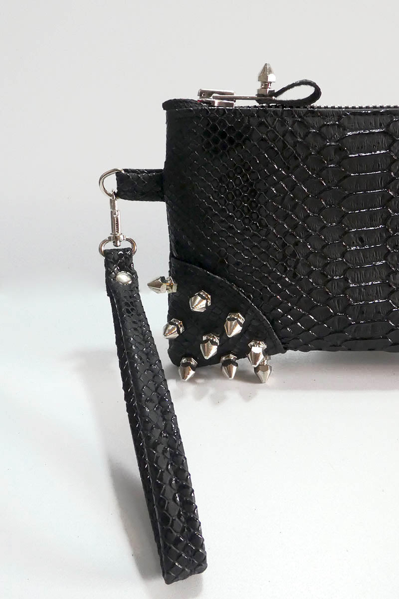 Clutch bag w/ spikes in Snake