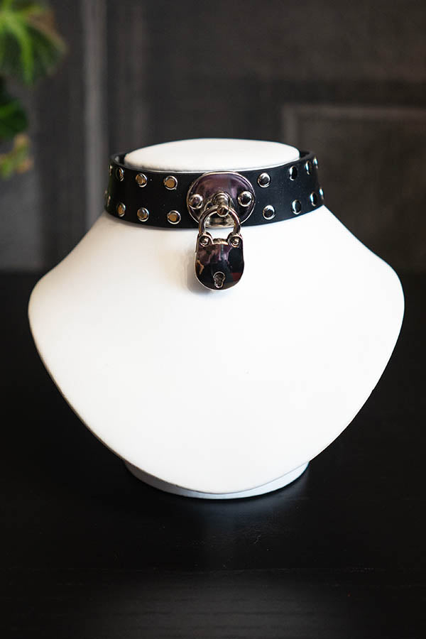 Padlock Choker w/ Rivets