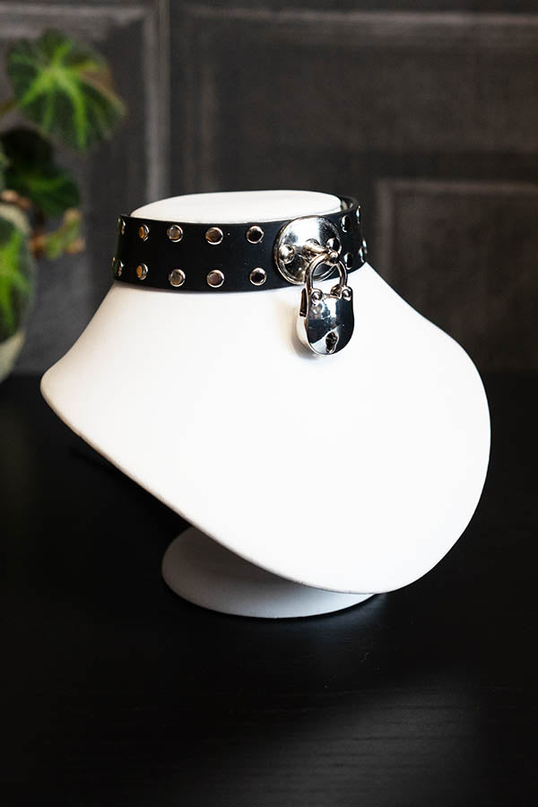 Padlock Choker w/ Rivets
