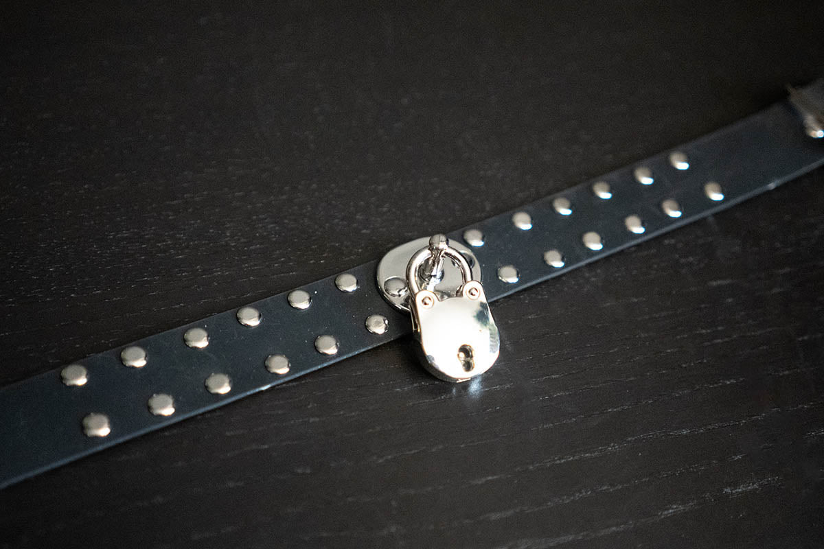 Padlock Choker w/ Rivets