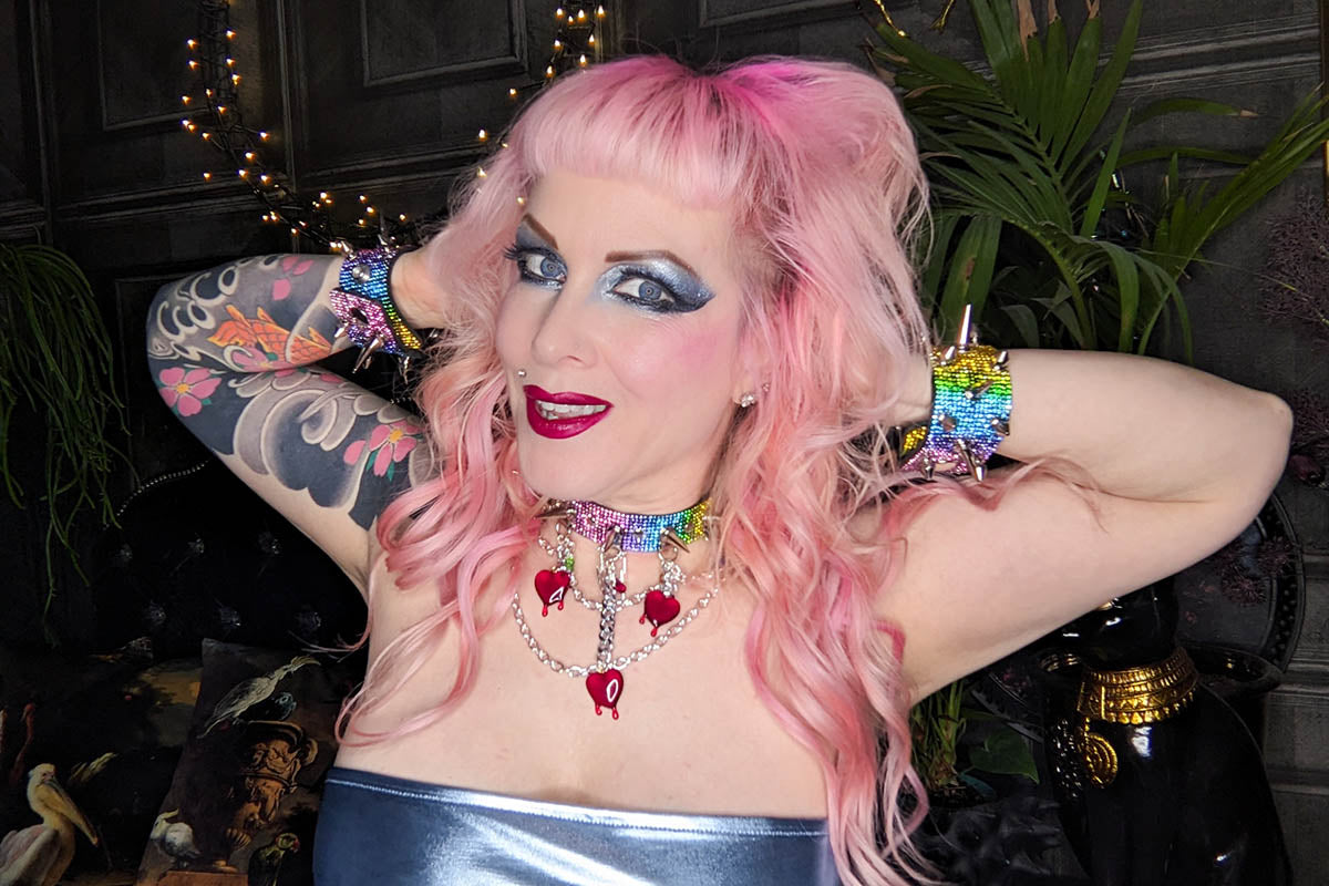 Deviant Choker with Short Chains in Rainbow