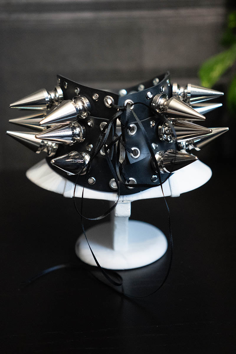 Giant Spikes Posture Collar