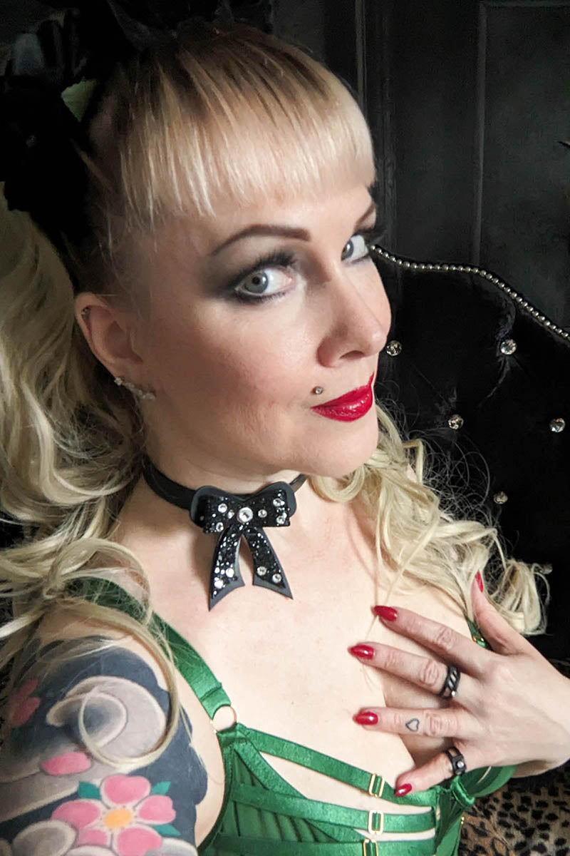 Bow Choker in Black