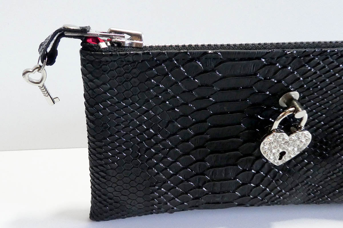 Make up bag w/ padlock in Snake