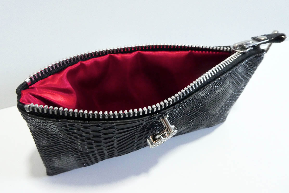 Make up bag w/ padlock in Snake
