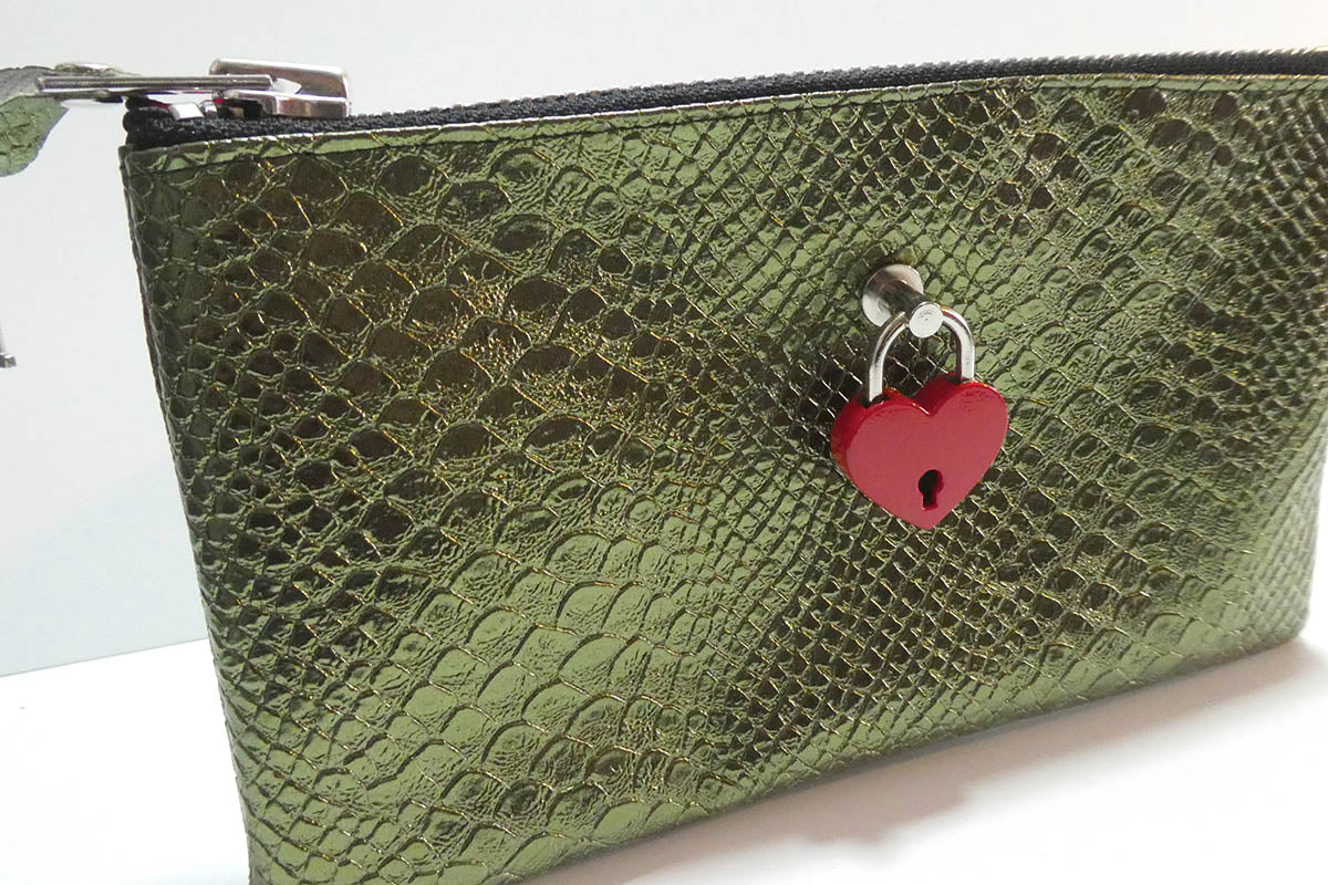 Make up bag w/ padlock in Snake