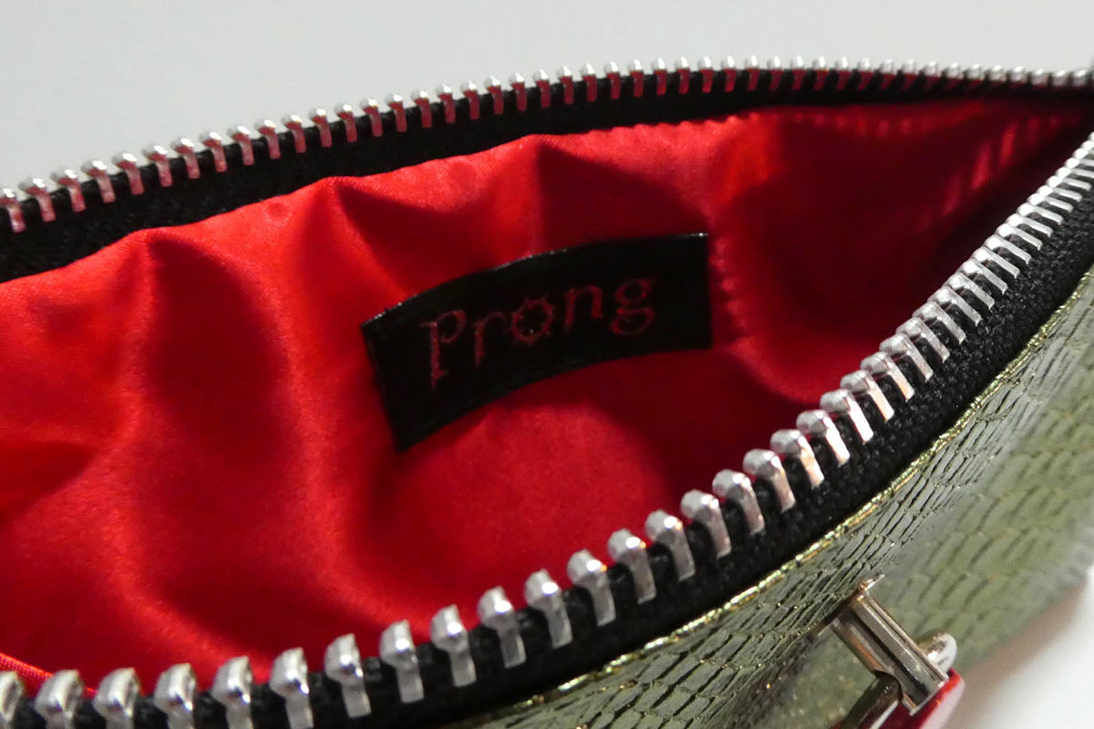 Make up bag w/ padlock in Snake