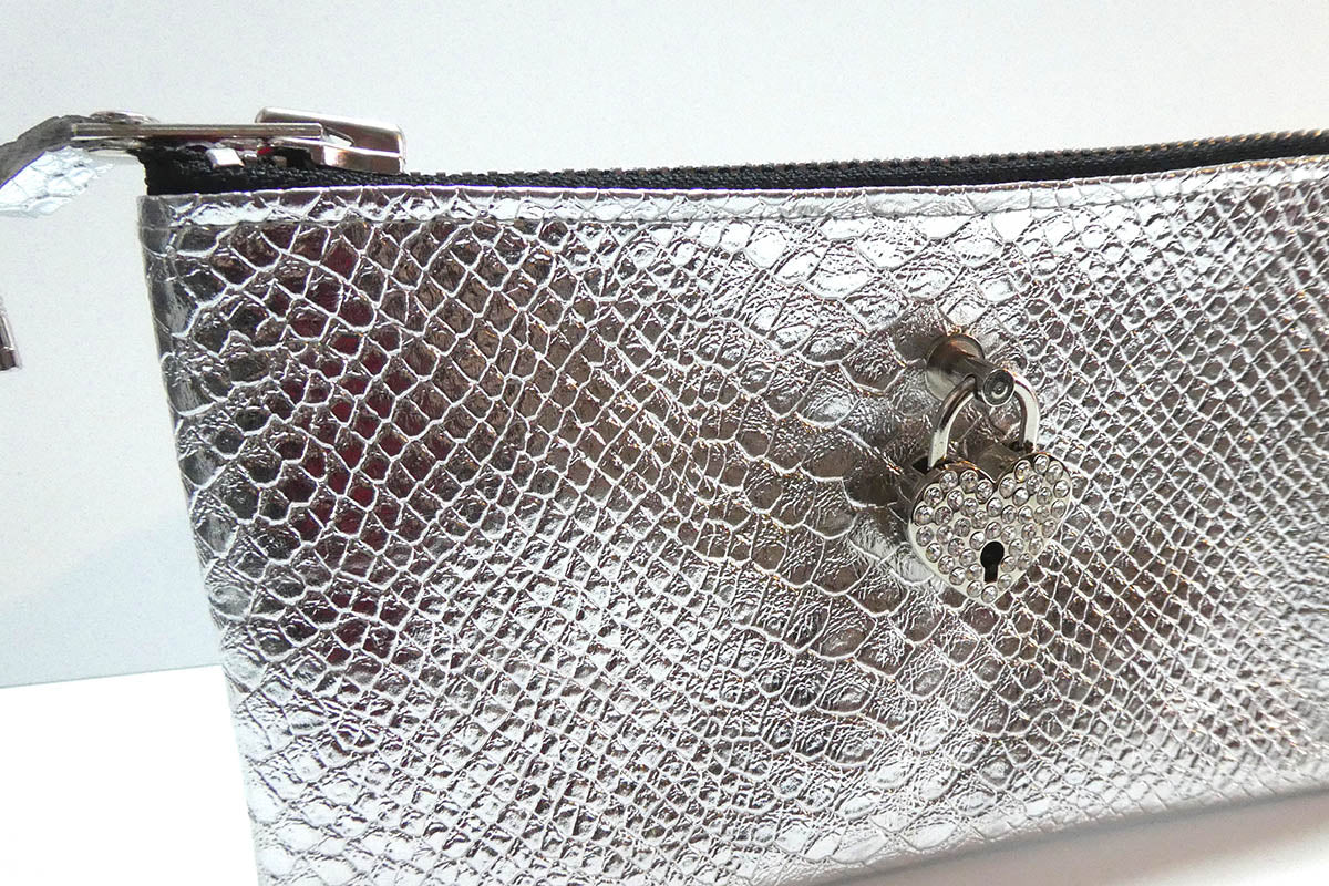 Make up bag w/ padlock in Snake
