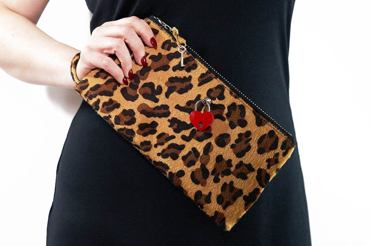 Clutch bag w/ padlock in Leopard