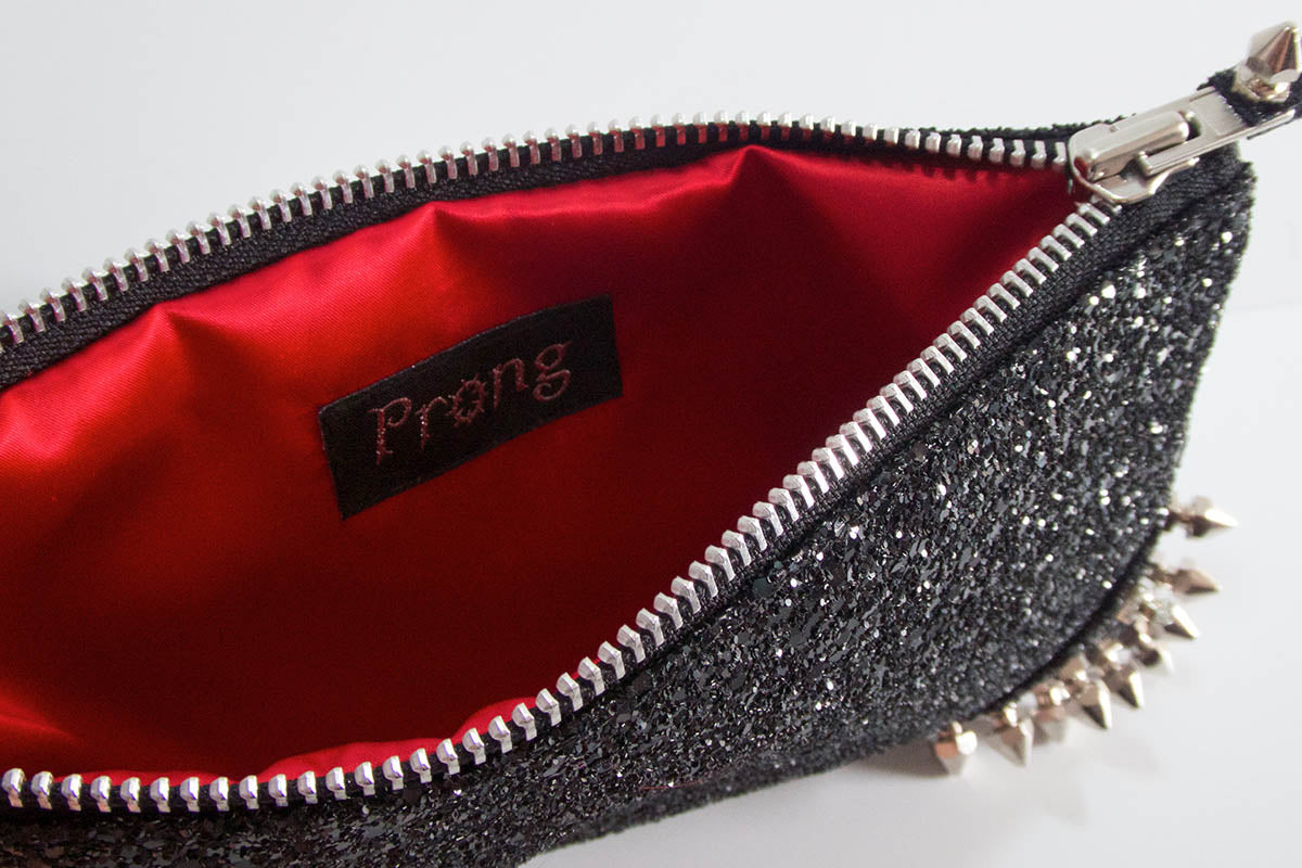 Clutch bag w/ spikes in Glitter
