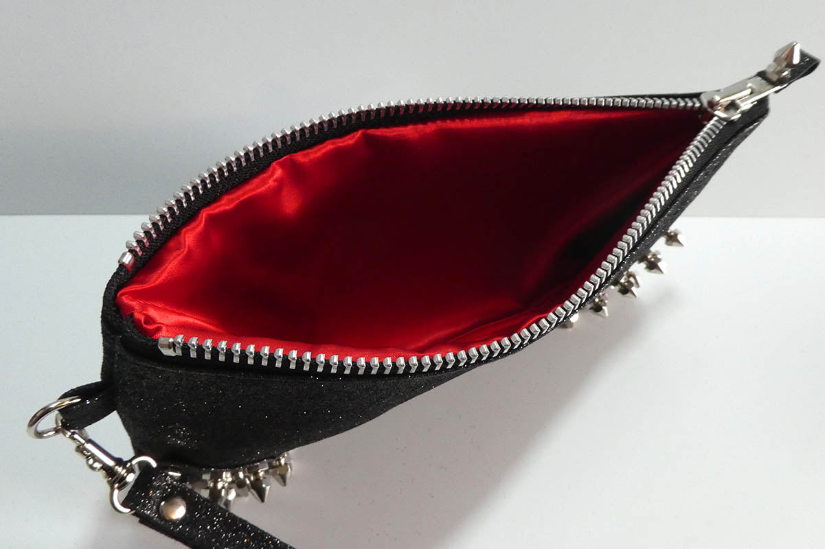 Clutch bag w/ spikes in Glitter