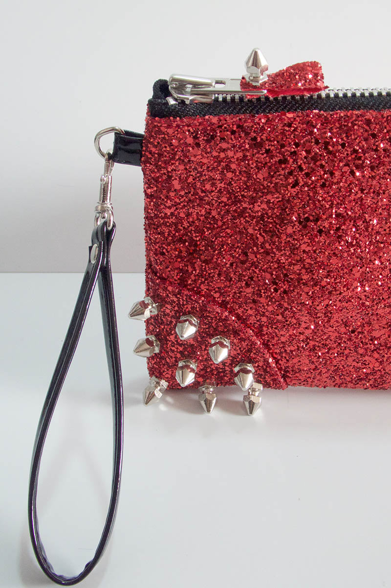 Clutch bag w/ spikes in Glitter