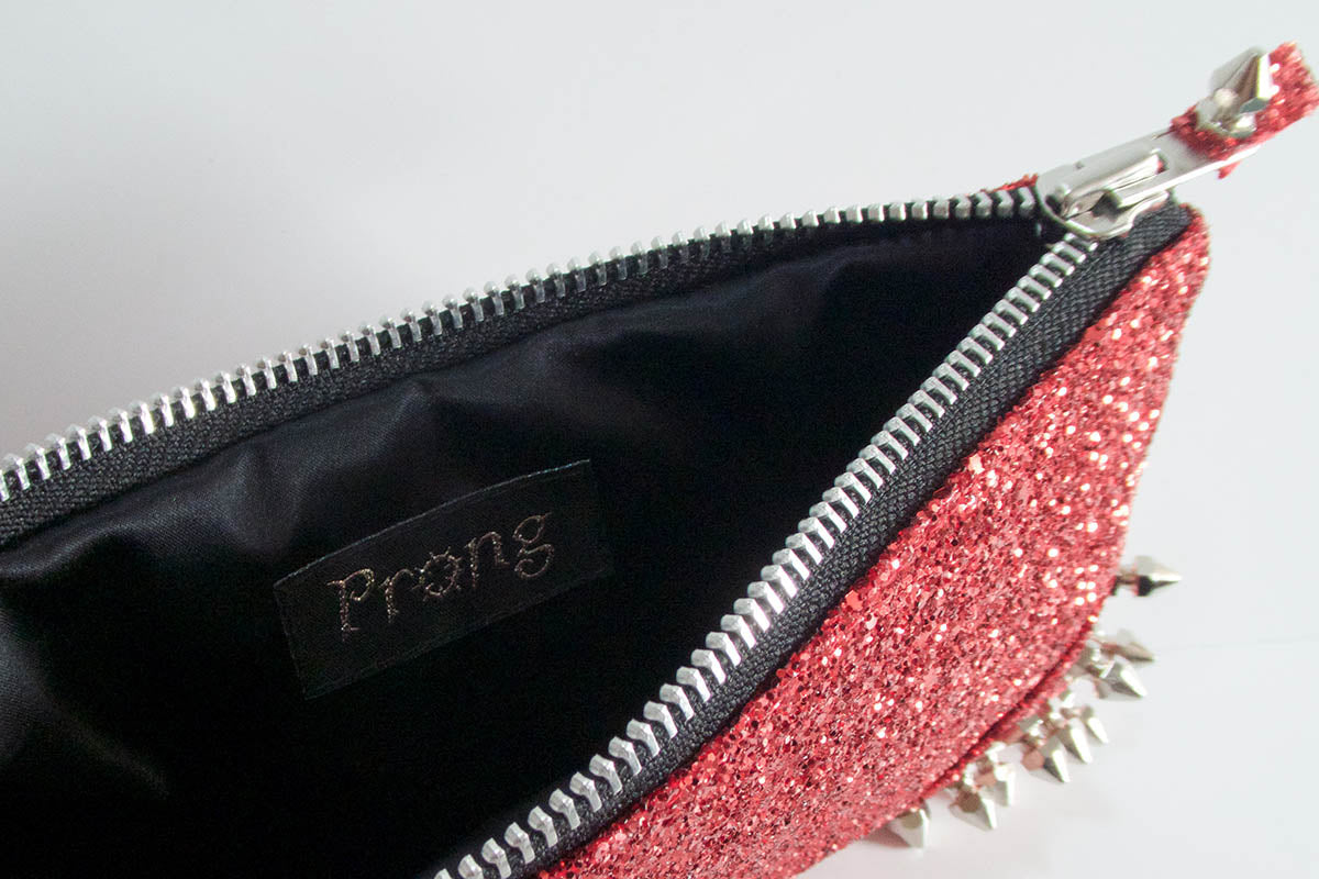 Clutch bag w/ spikes in Glitter