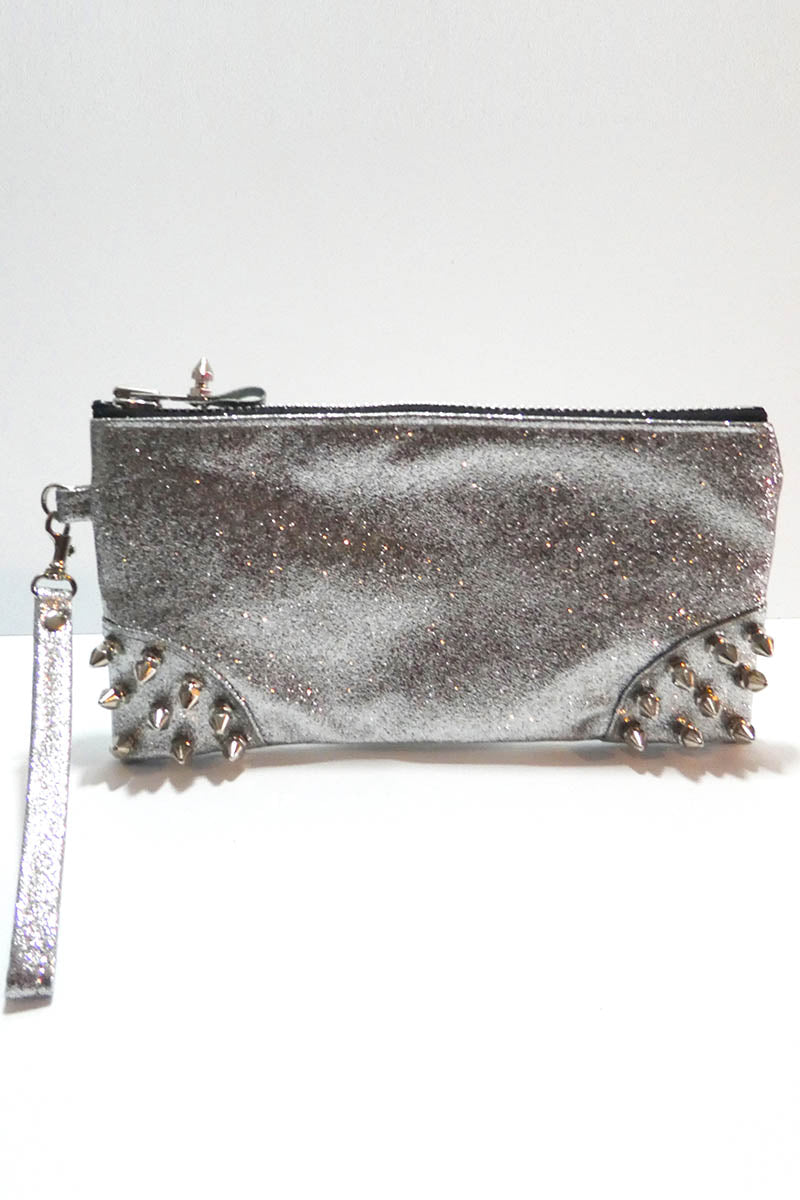 Clutch bag w/ spikes in Glitter
