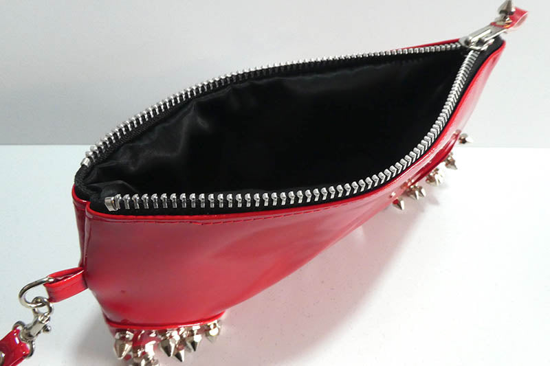 Clutch bag w/ spikes in Gloss PVC