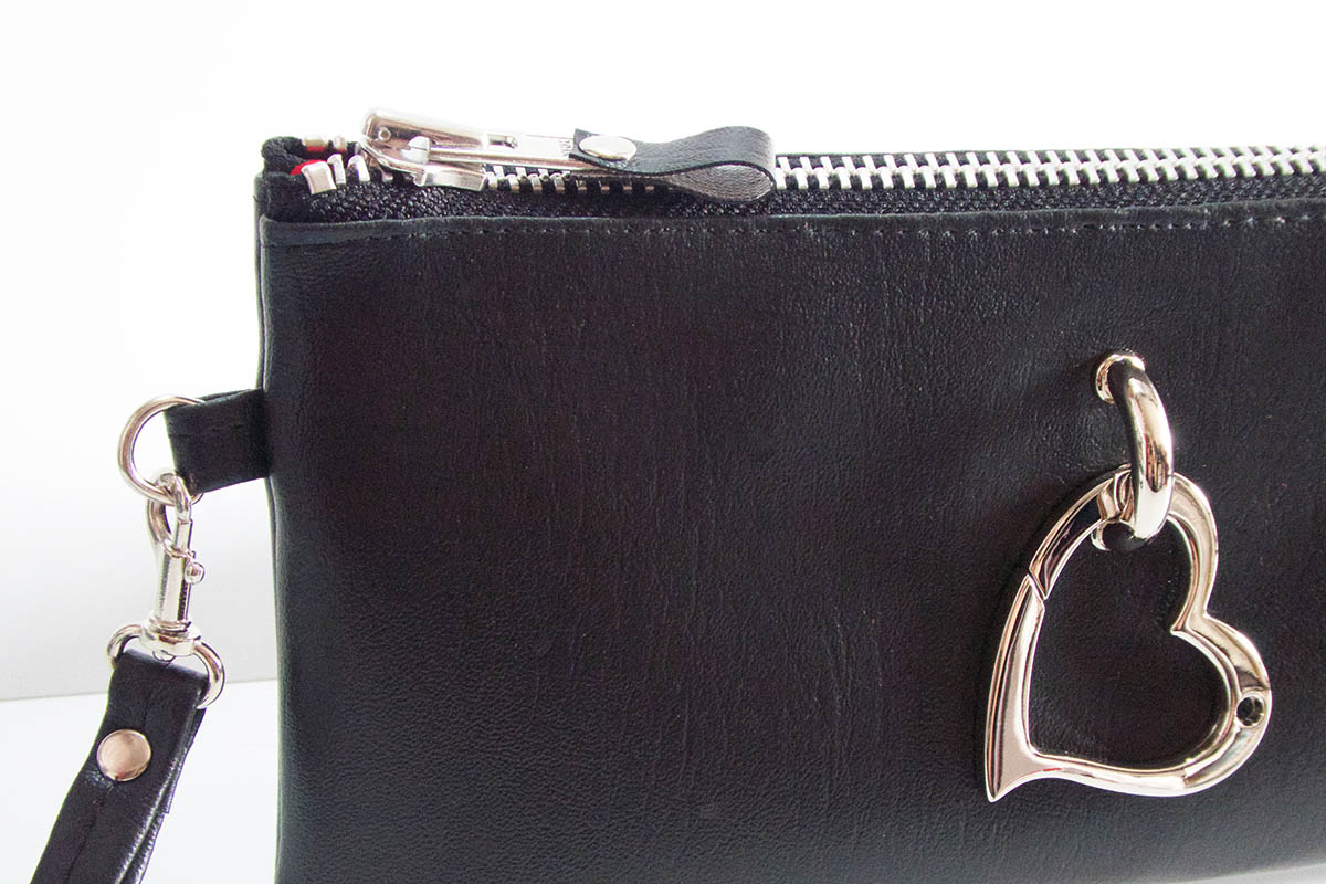 Clutch bag w/ Heart in Leatherette