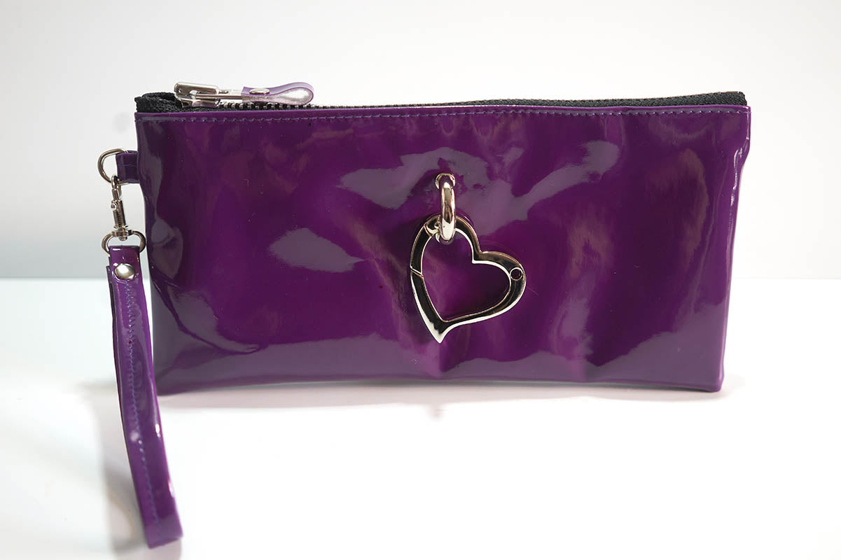 Clutch bag w/ Heart in Gloss PVC