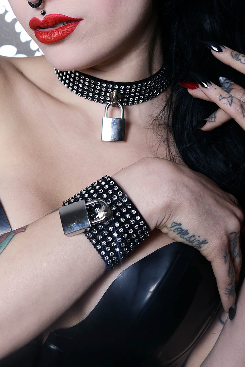 Diamante Bangle w/ Padlock