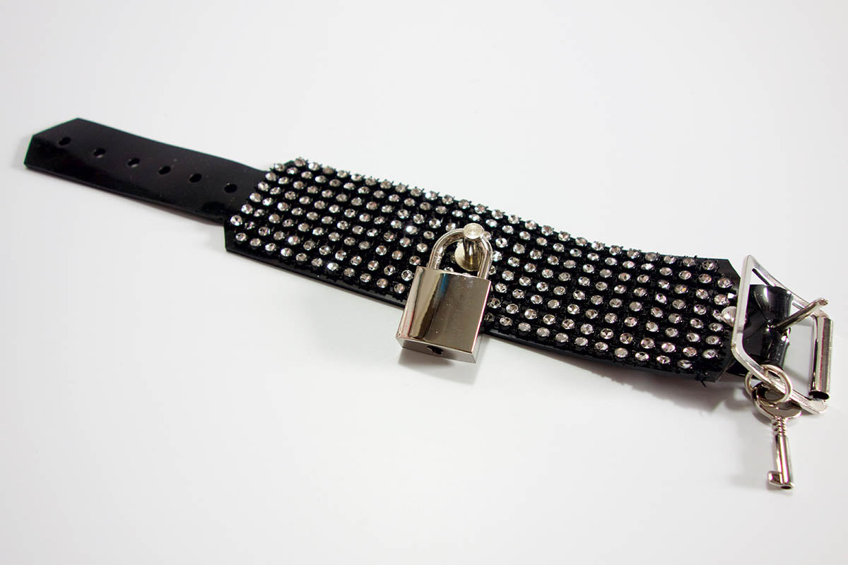 Diamante Bangle w/ Padlock