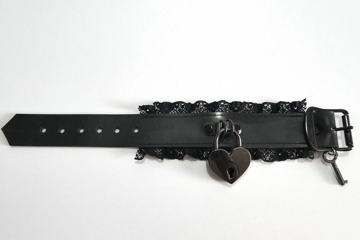Bangle w/ Padlock and Lace