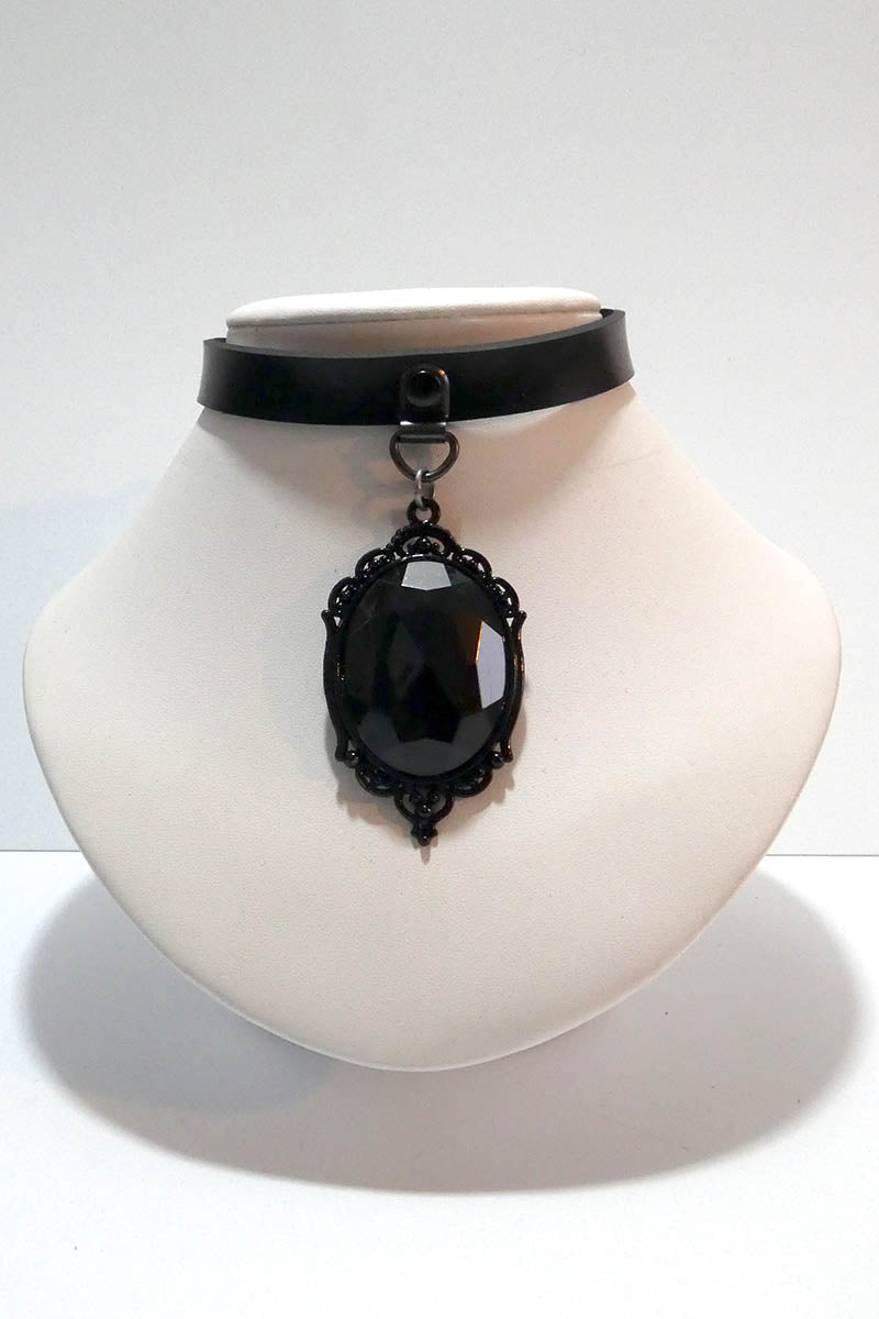 Baroque Crystal Pendant Choker