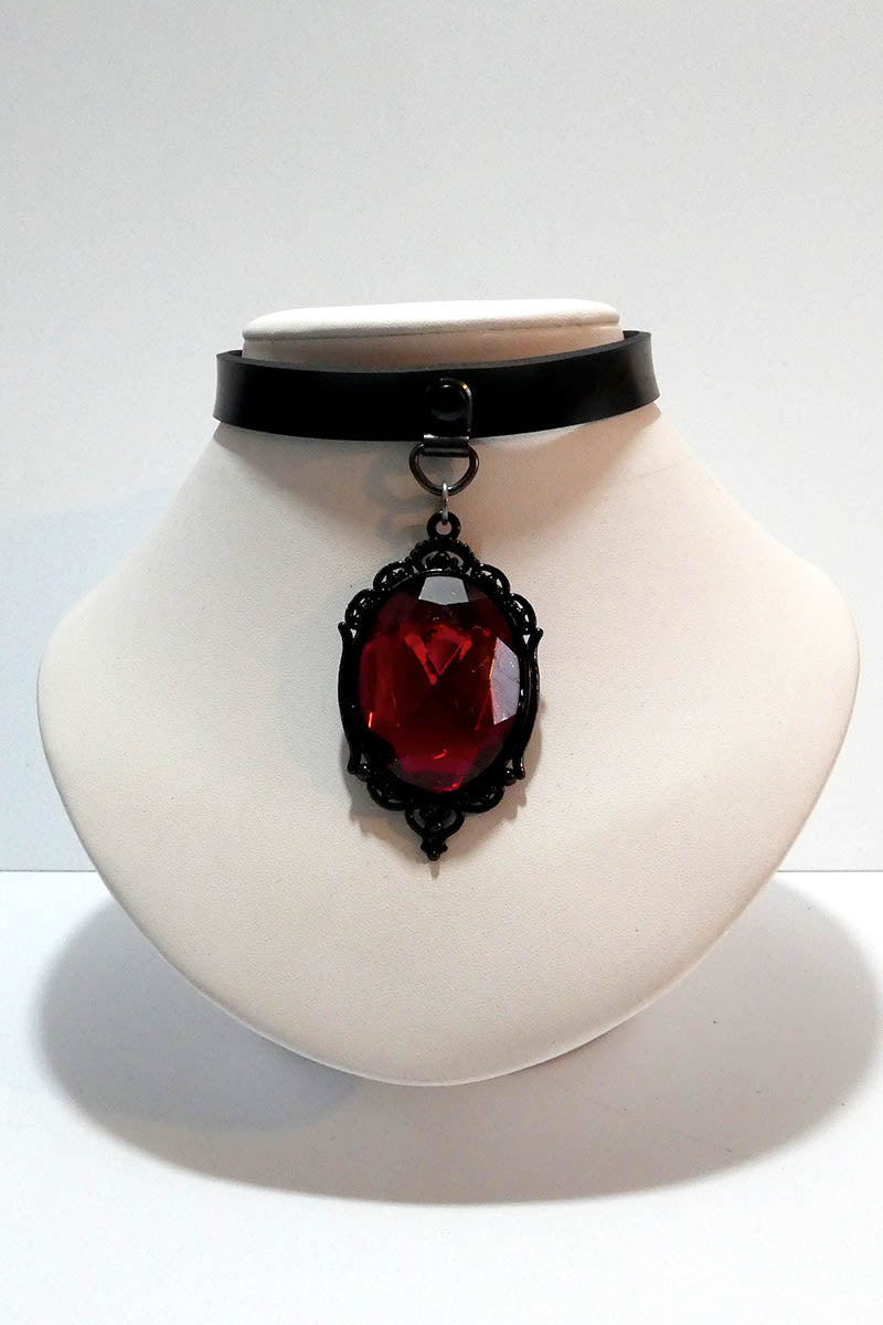 Baroque Crystal Pendant Choker