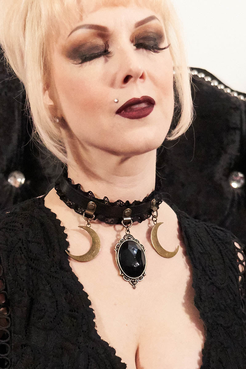 Moon and Pendant in Gold