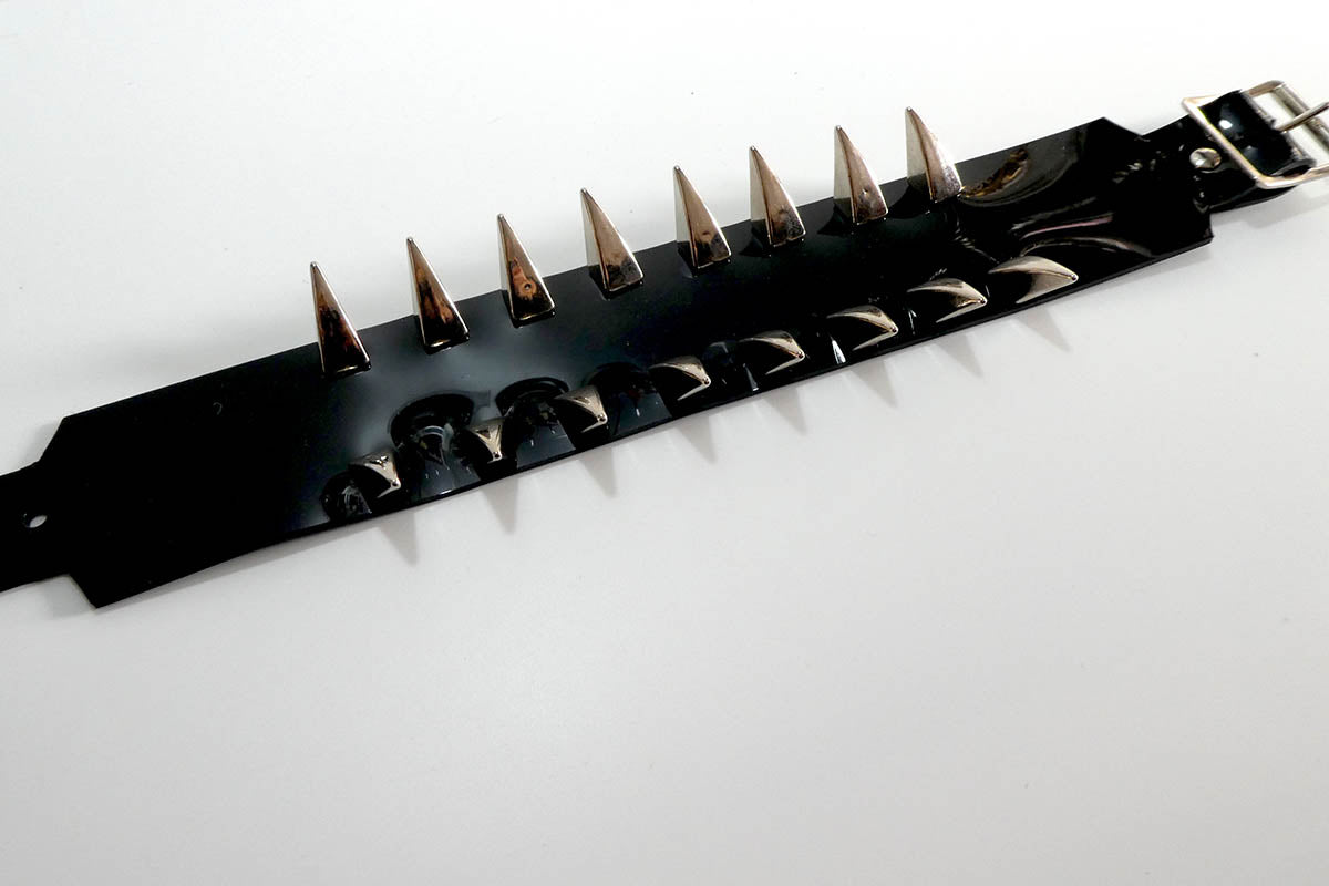 Wide Claw Choker