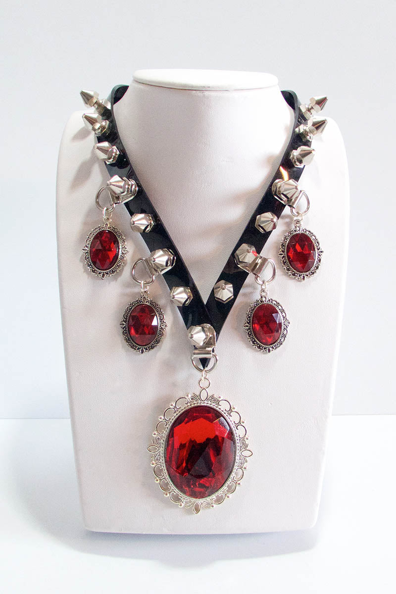 Baroque Pendant Necklace