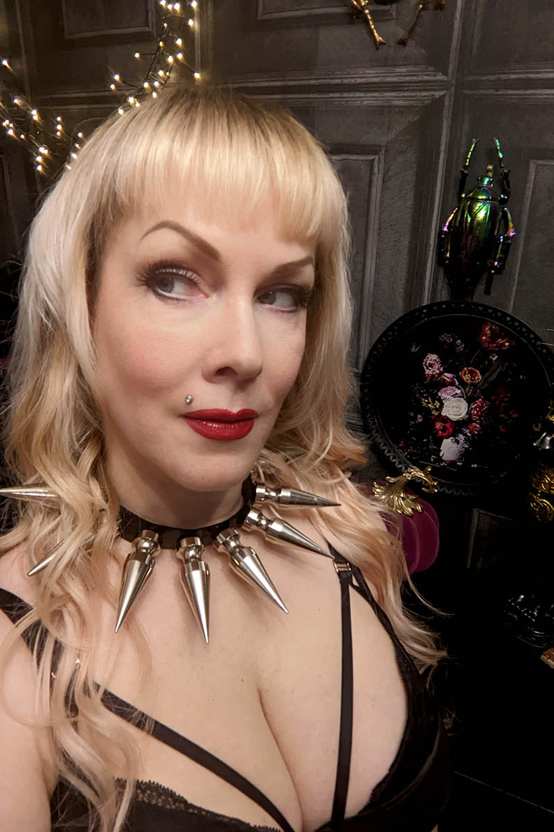 Supersize Giant Spikes Choker