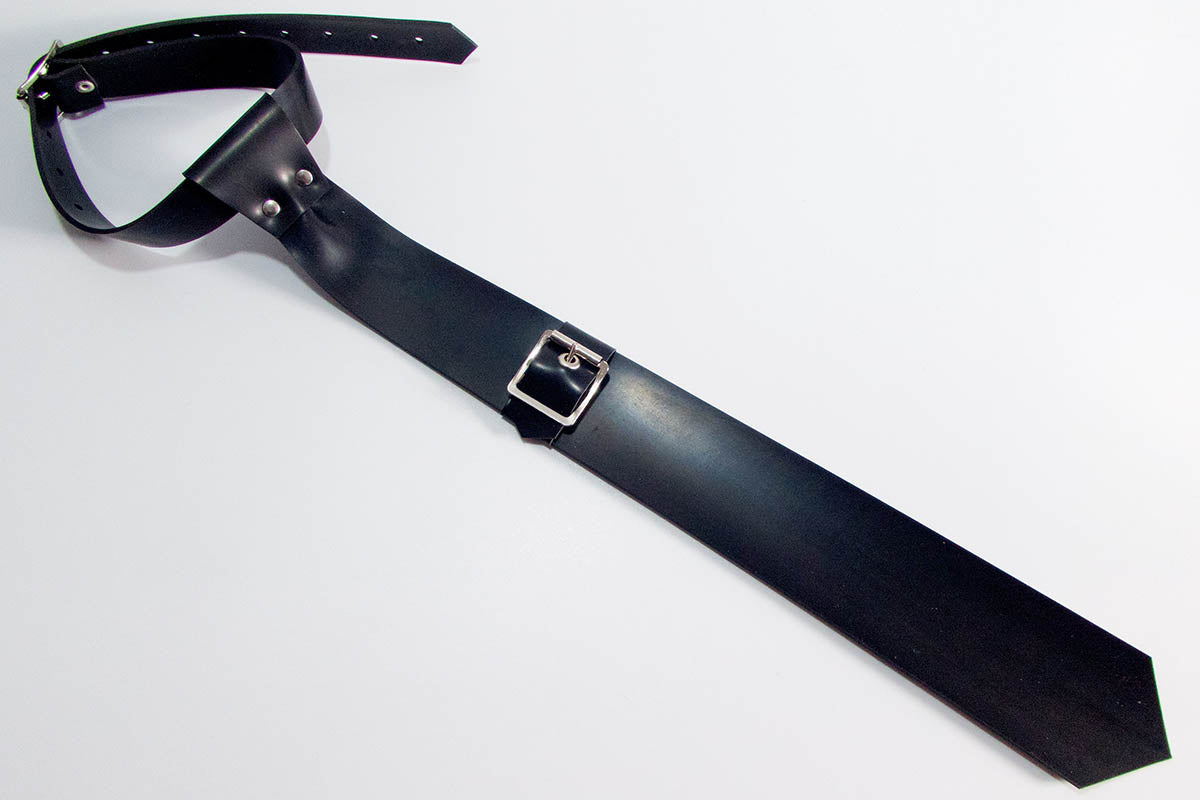 Skinny Tie with Buckle