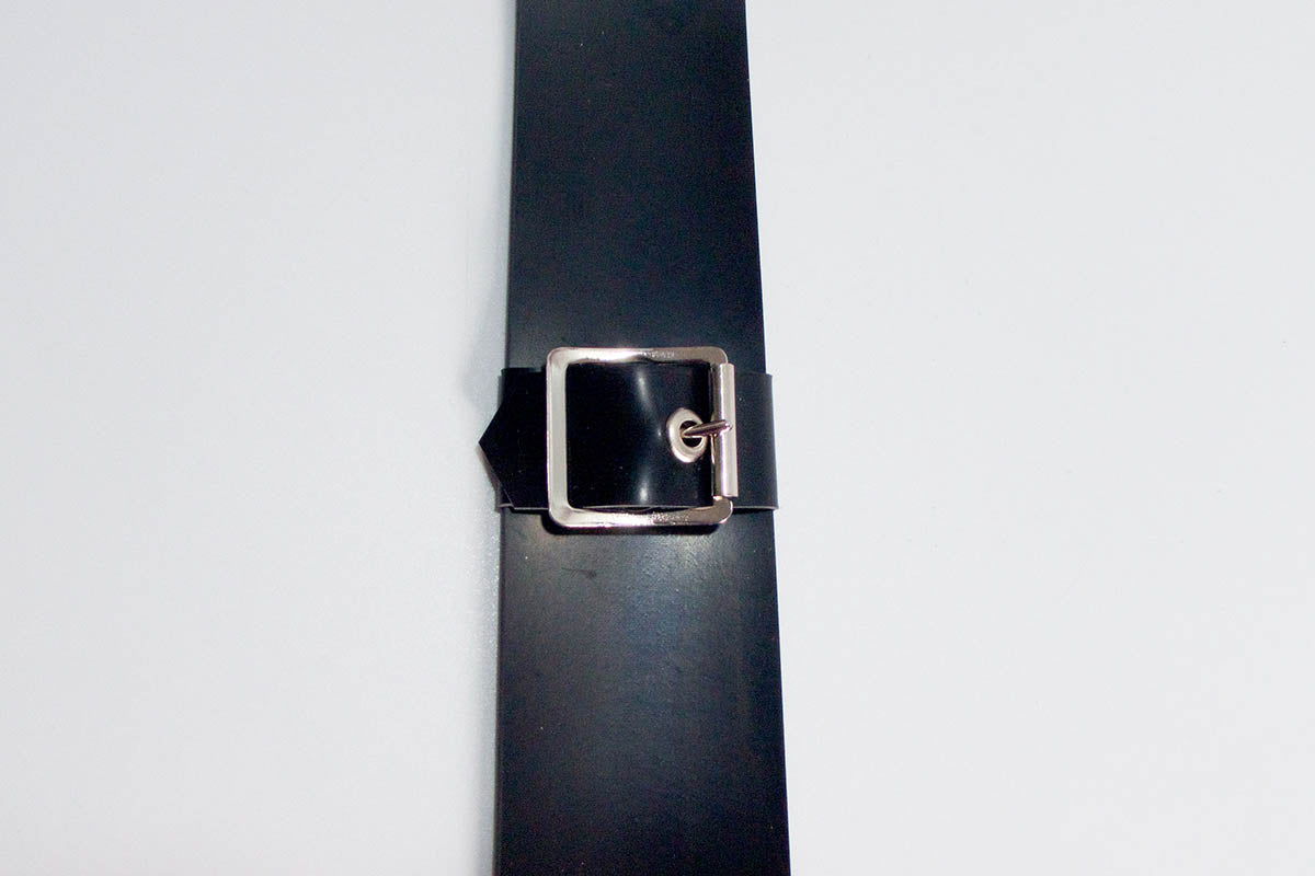 Skinny Tie with Buckle