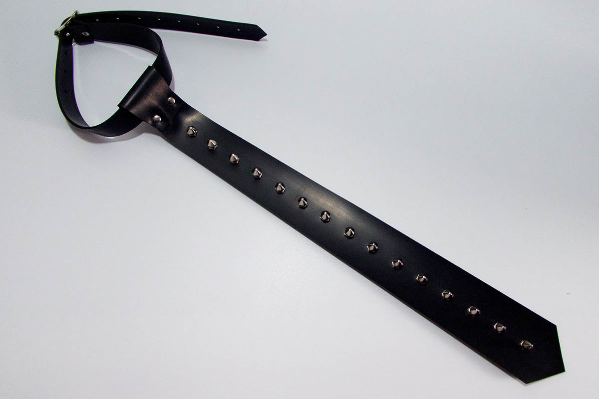 Skinny Tie with Spikes