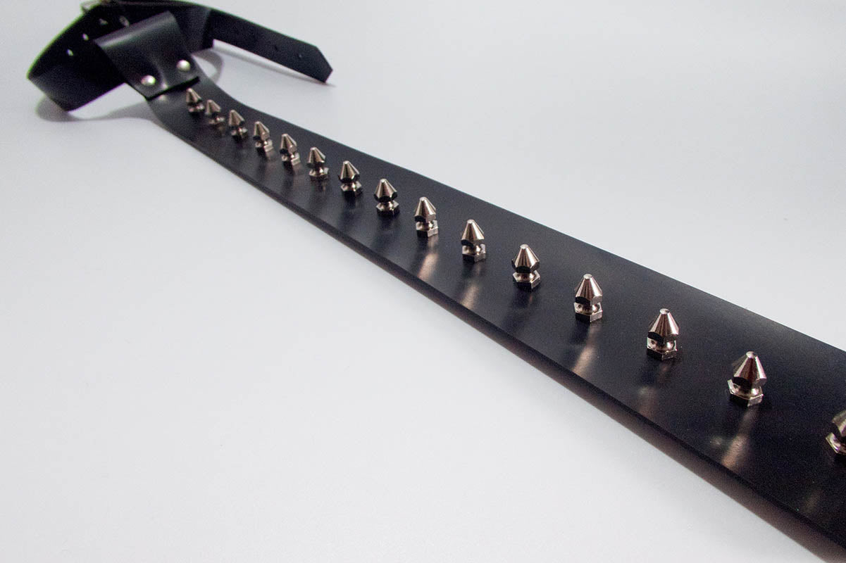 Skinny Tie with Spikes