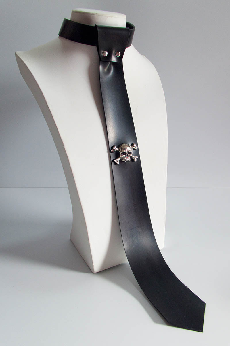 Skinny Tie w/ Skull