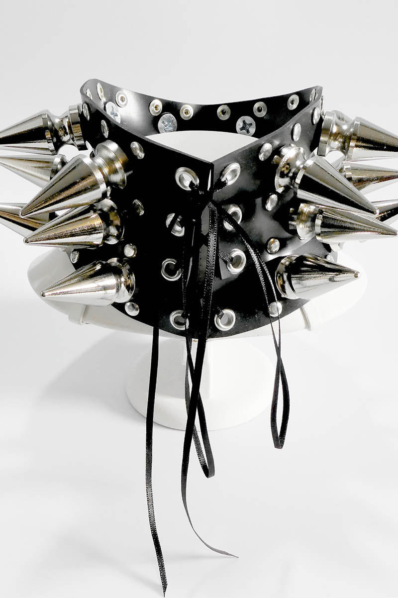 Giant Spikes Posture Collar