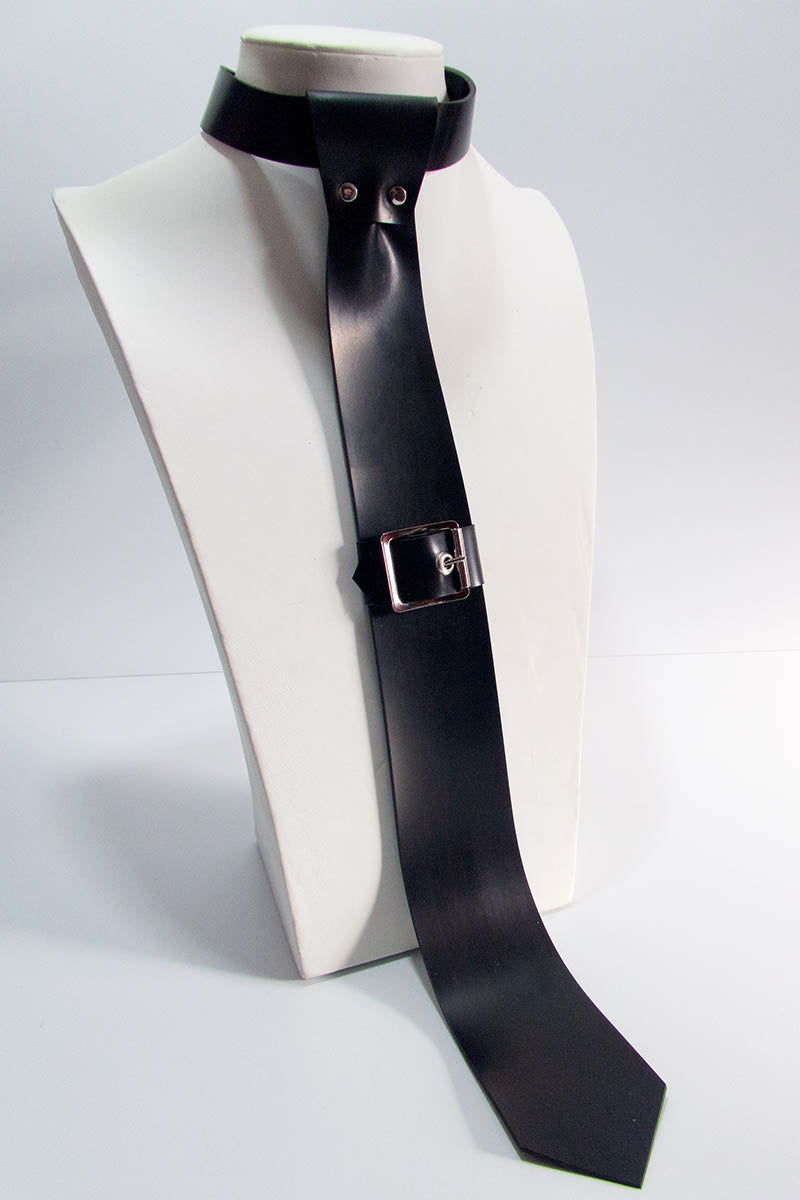 Skinny Tie with Buckle