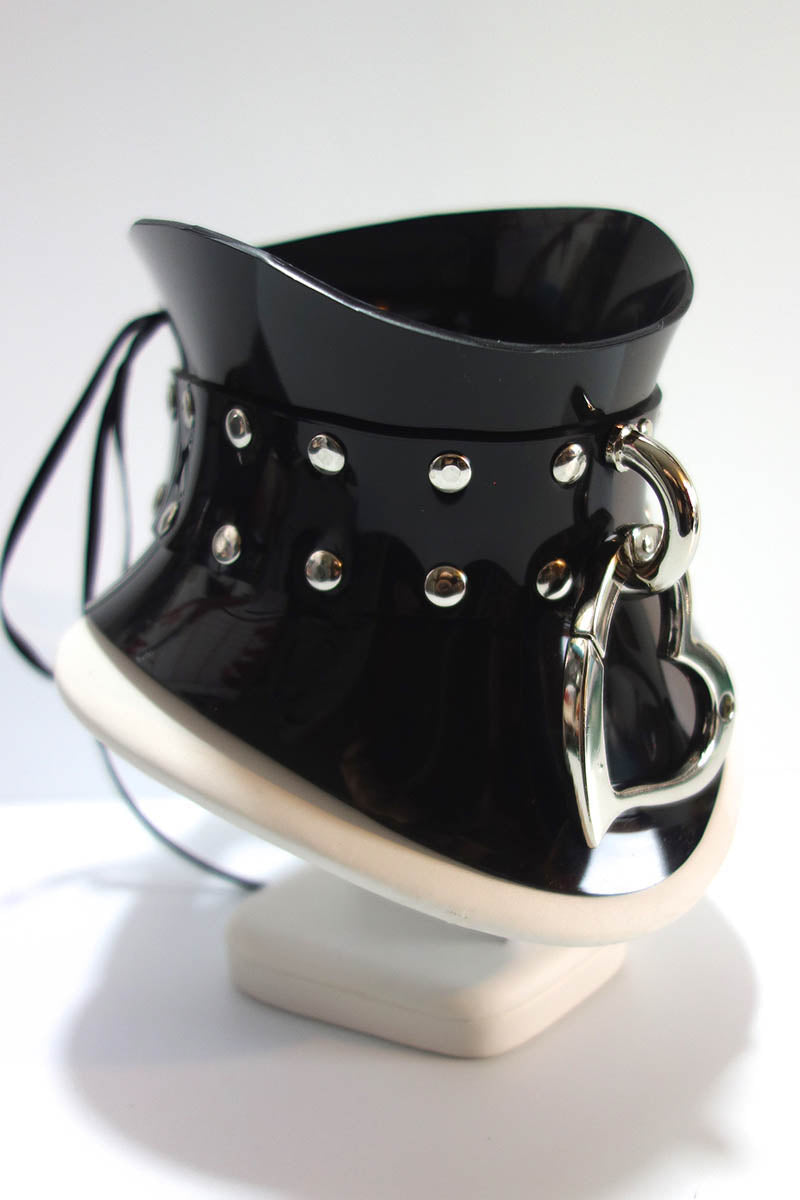 heart shaped corset collar side view