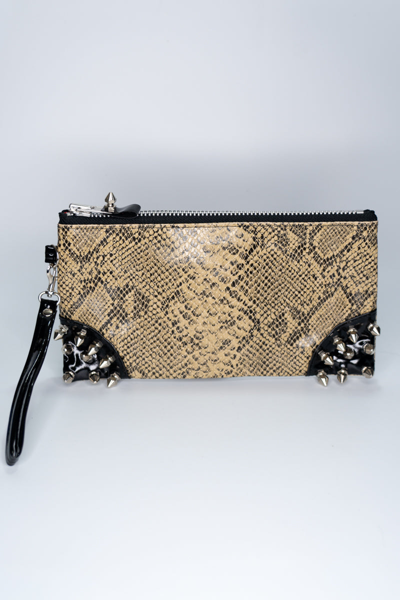 Clutch bag w/ spikes in Natural Snake