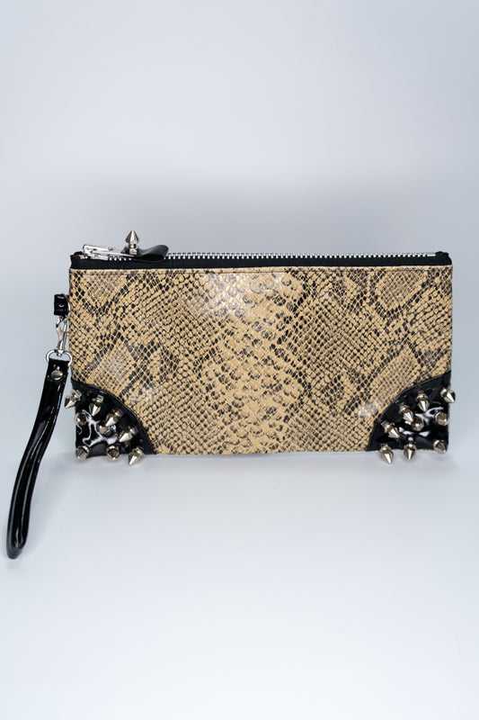 Clutch bag w/ spikes in Natural Snake