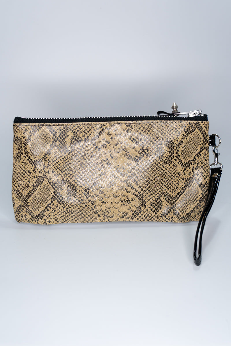Clutch bag w/ spikes in Natural Snake