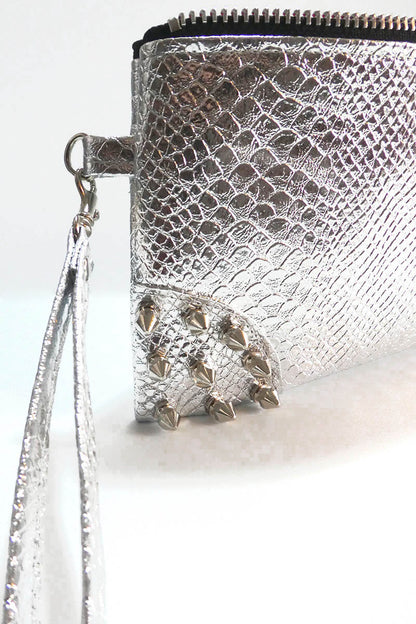 Clutch bag w/ spikes in Snake