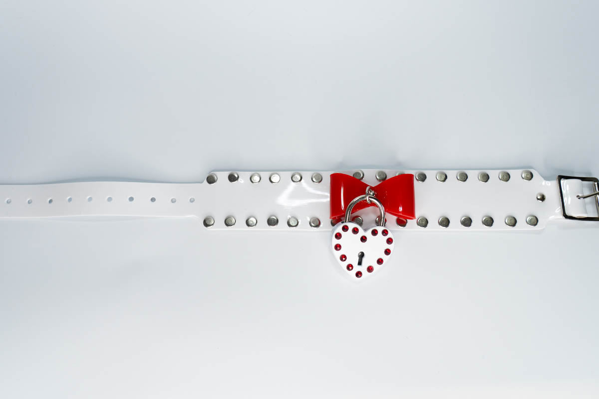 Flirt Choker in White