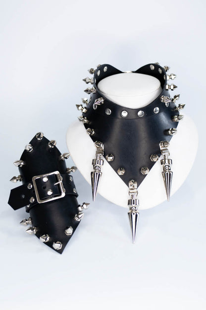 Half Posture Collar with Giant Spike Drops