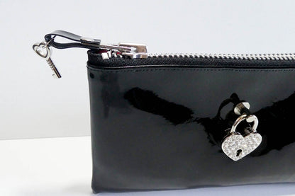 Make up bag w/ padlock in Gloss