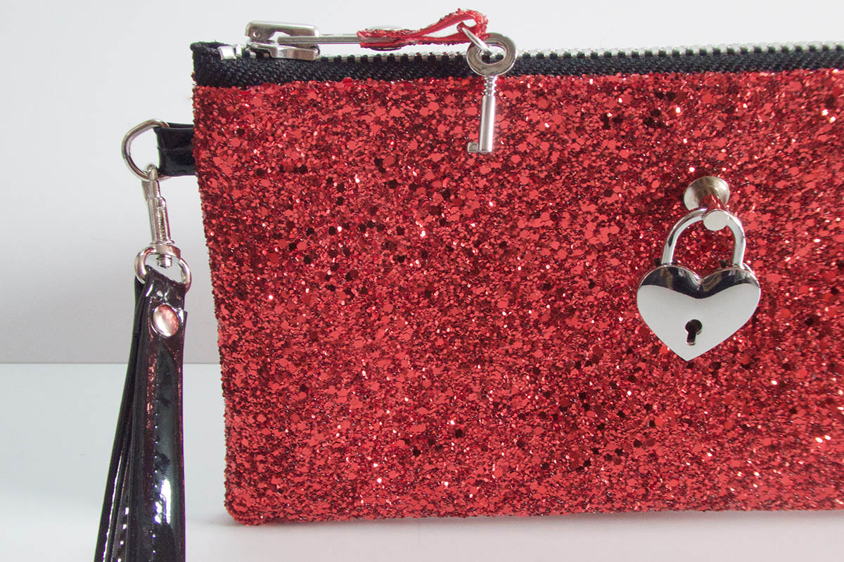 Clutch bag w/ padlock in Glitter