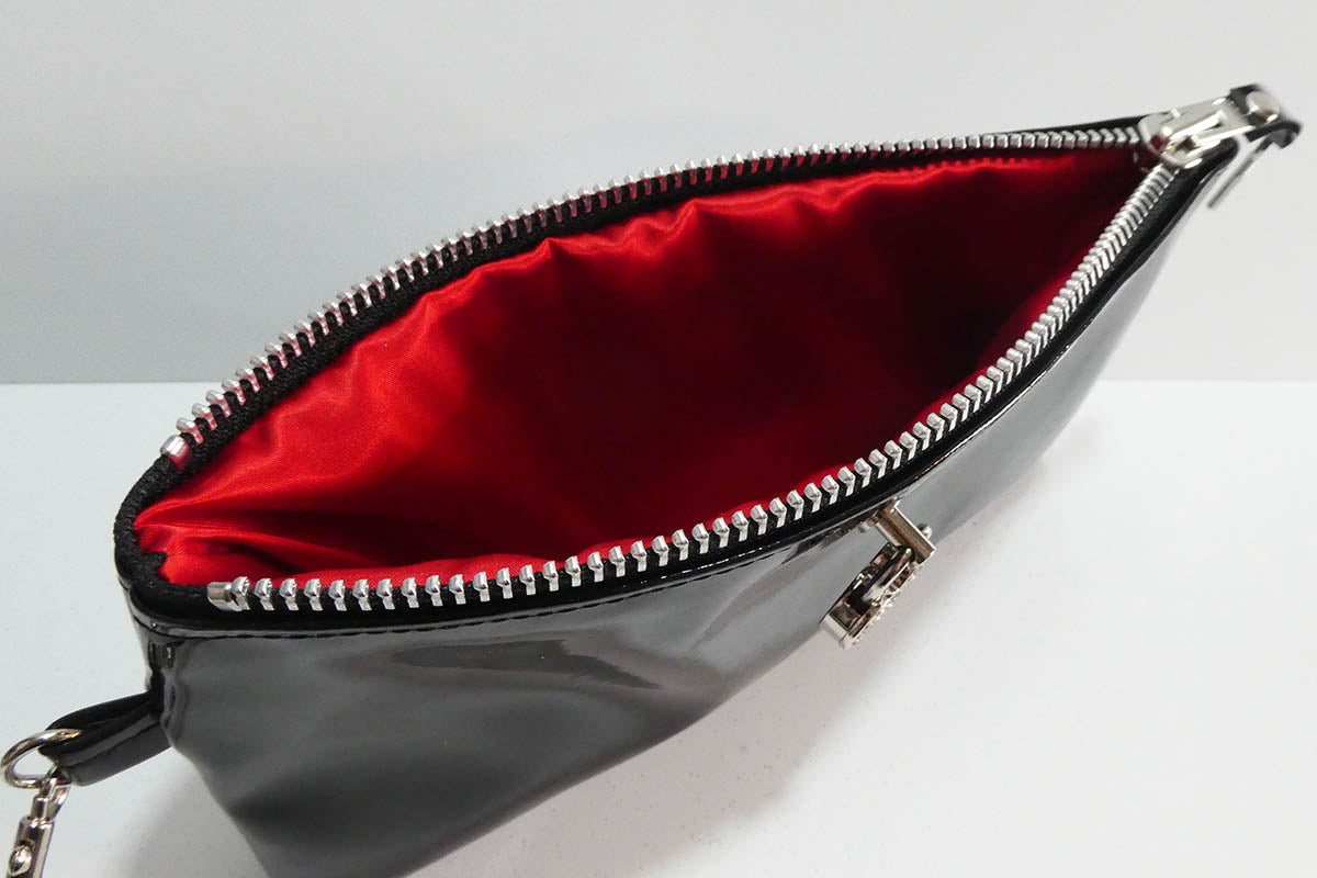 Clutch bag w/ padlock in Gloss